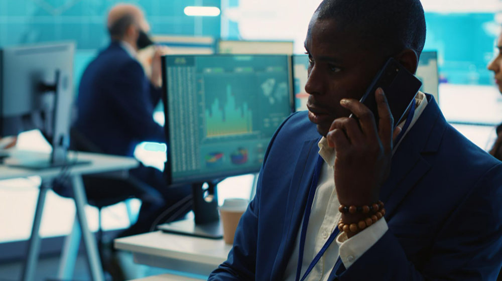 ship broker